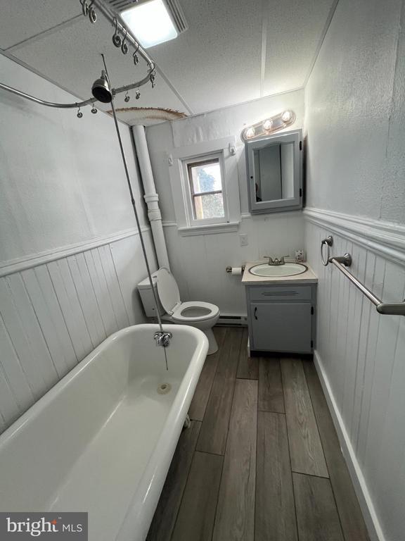 Building Photo - 762 Broad St