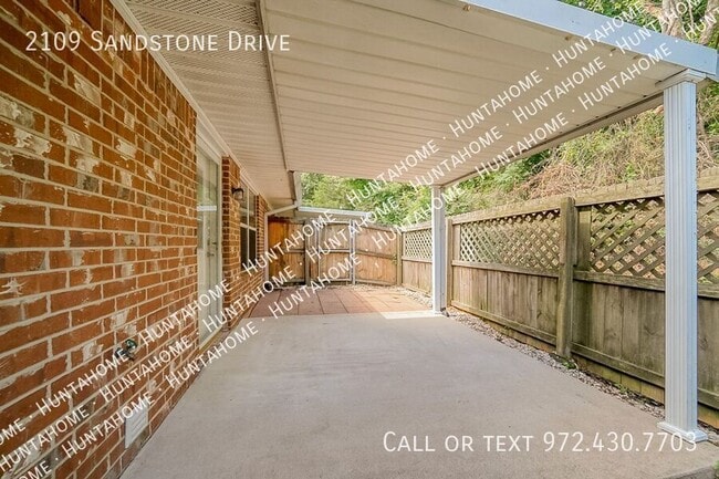 Building Photo - 2109 Sandstone Dr
