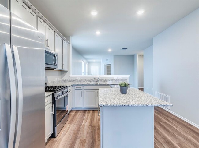 Building Photo - 388 Begonia St