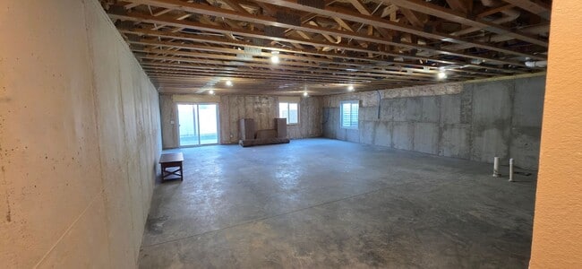 Building Photo - 4949 Green River St
