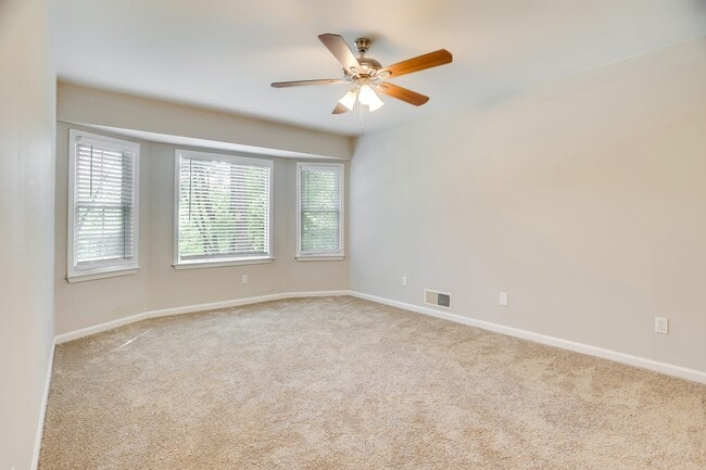 Building Photo - 2643 Laurel View Dr