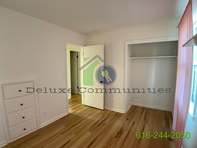 Building Photo - 4366 Prairie St SW