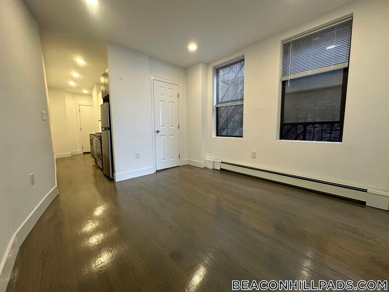 Building Photo - 44 Joy St