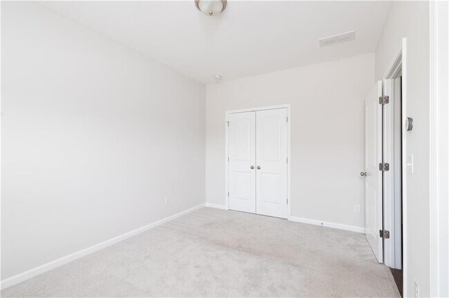 Building Photo - 770 Sunset Park Dr