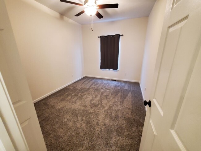 Building Photo - Charming 3-bedroom/2-bathroom duplex home in Washington, IL