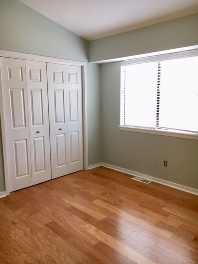 Building Photo - TOWNHOME IN MT PLEASANT - AVAILABLE August 1, 2026!