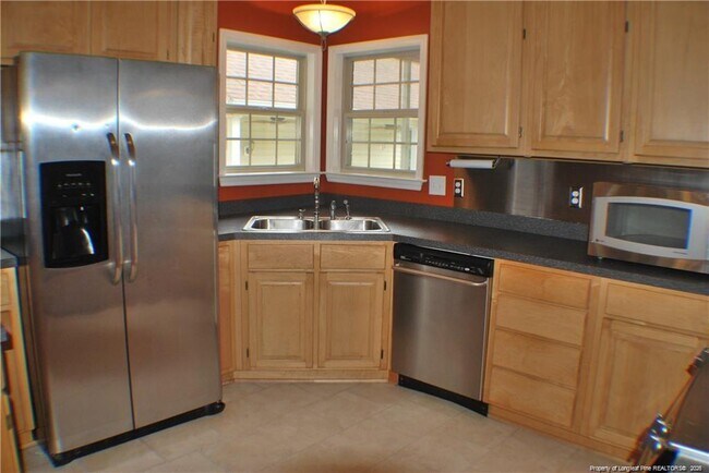 Building Photo - 845 Log Cabin Dr