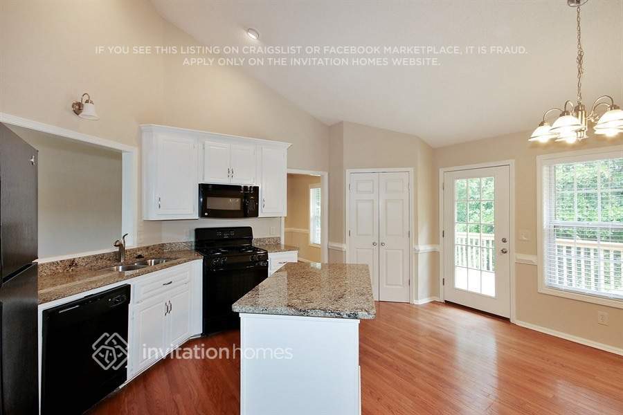 Building Photo - 2072 Township Dr