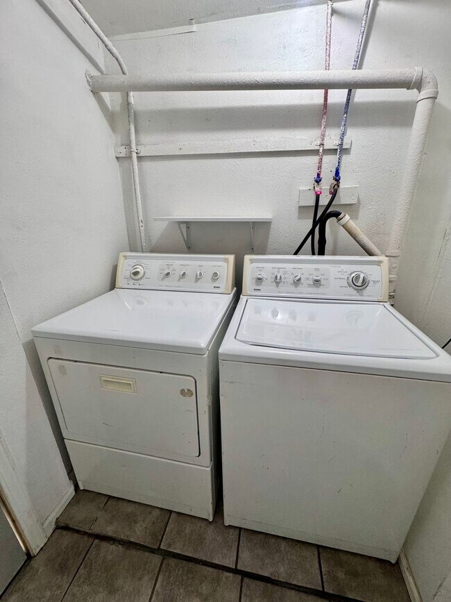 Building Photo - Charming 3-bedroom, 1-bath home featuring an attached carport and a fully fenced backyard—perfect...