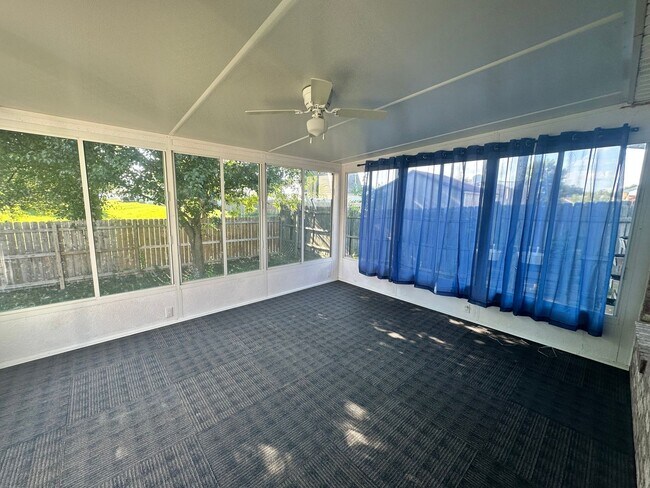 Building Photo - Charming 3-Bed Home with Fenced Yard!