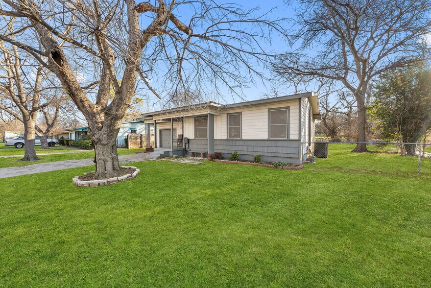 Building Photo - 319 Arnold Ave