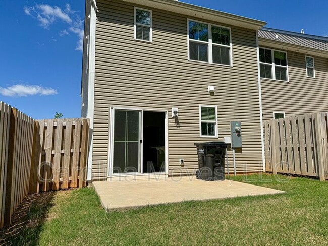 Building Photo - 2 Willowmere Way