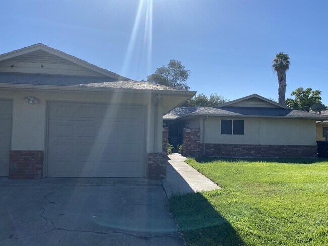 Building Photo - 3016 Delta Ave