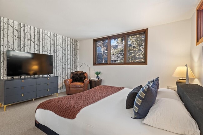 Building Photo - 382 Meadow Ranch Rd