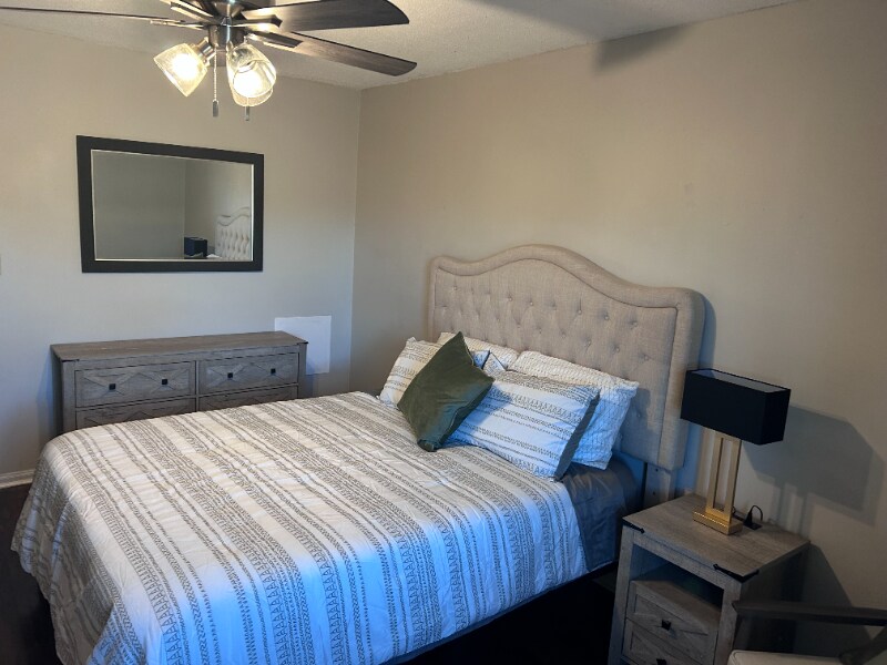 Building Photo - 318 Moir St