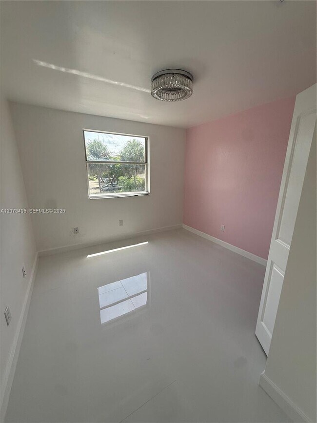 Building Photo - 875 NW 99th Ave