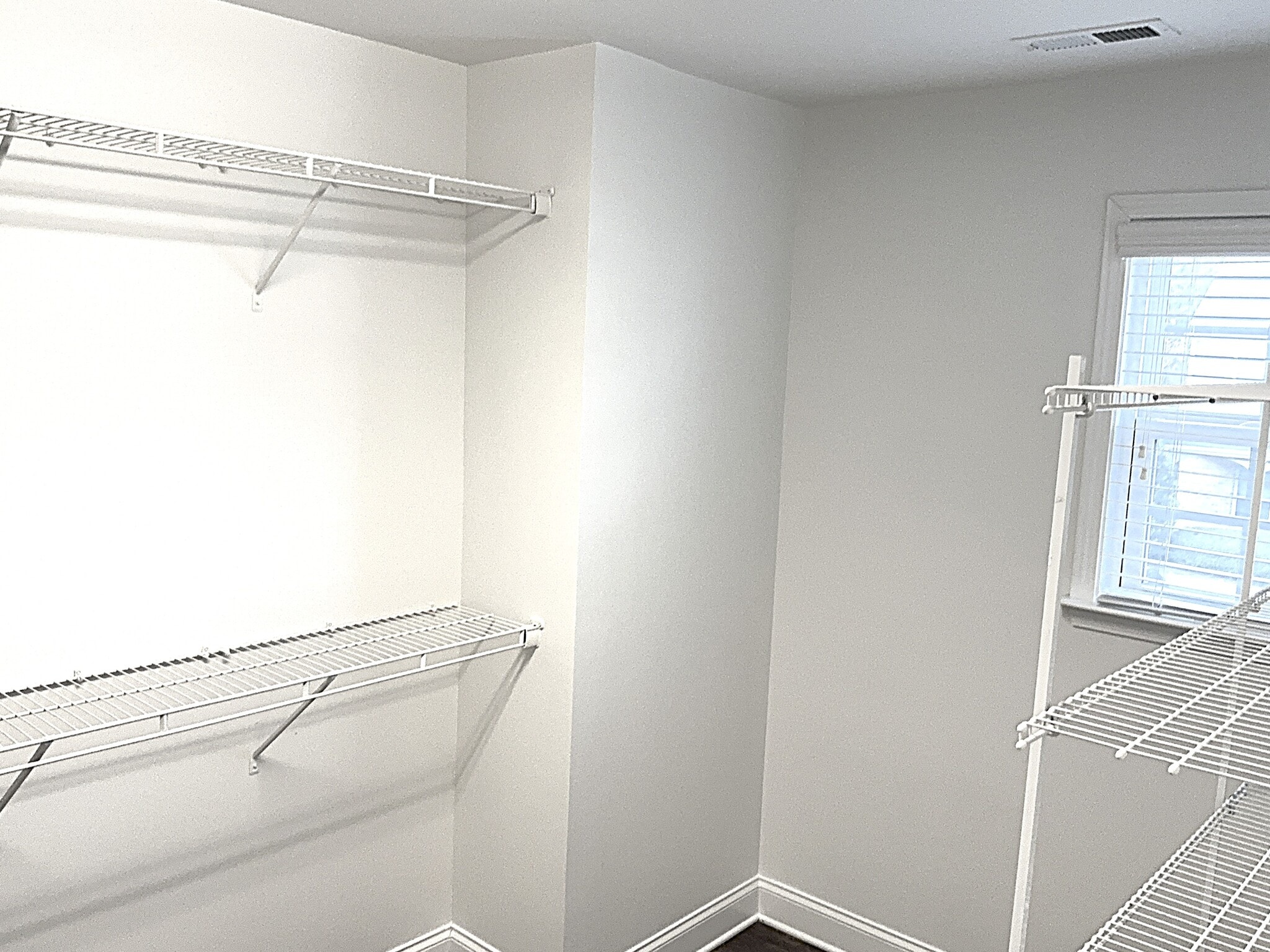 Building Photo - 1027 Monitor Ct