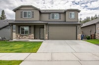 Building Photo - Beautiful 4 Bedroom 2.5 Bath River Run Home