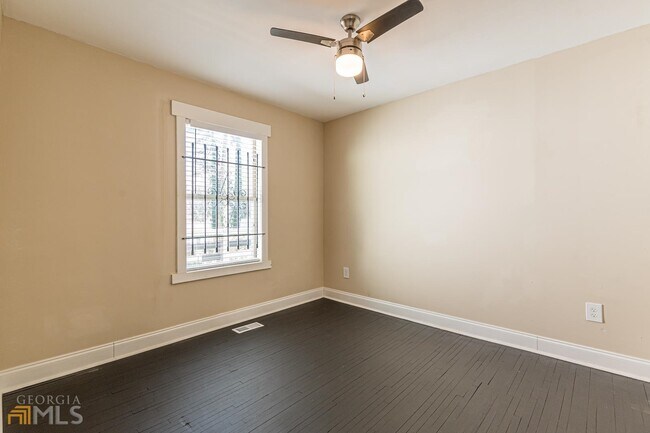 Building Photo - 1136 Wyland Dr SW
