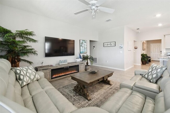 Building Photo - 7704 Oakmoss Loop