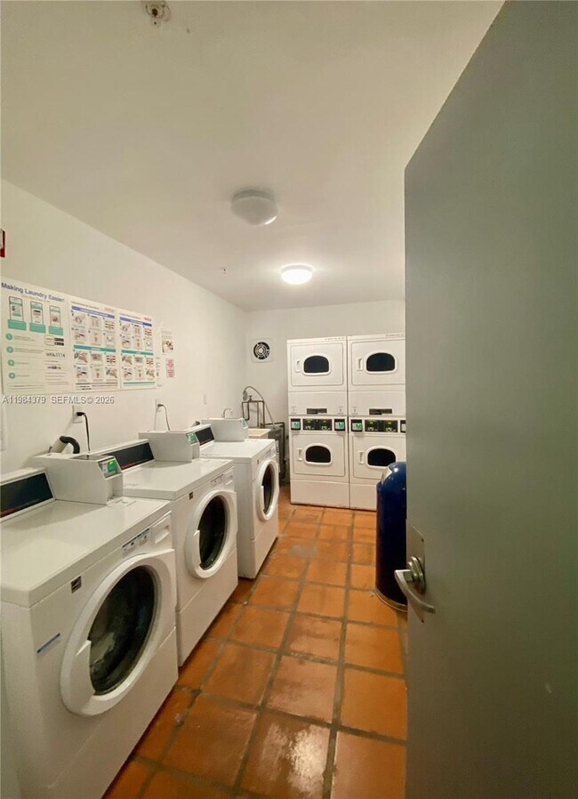 Building Photo - 1521 Lenox Ave.