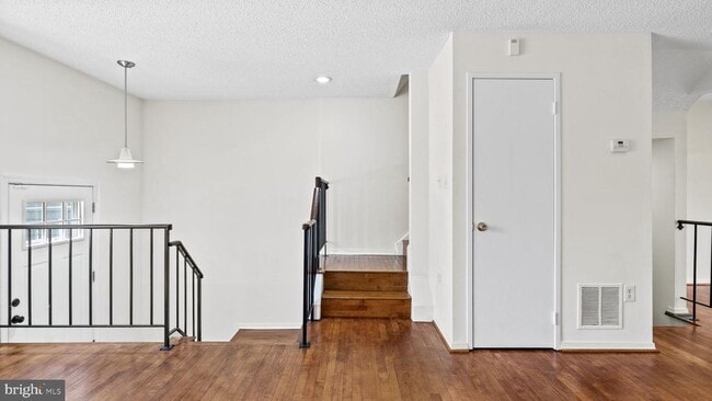 Building Photo - 8903 Waites Way