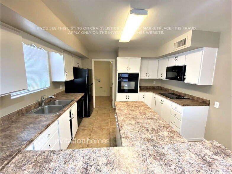 Building Photo - 3751 W Shangri-la Rd