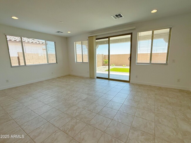 Building Photo - 14807 W Soft Wind Dr