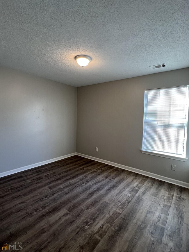 Building Photo - 3494 Creekview Dr