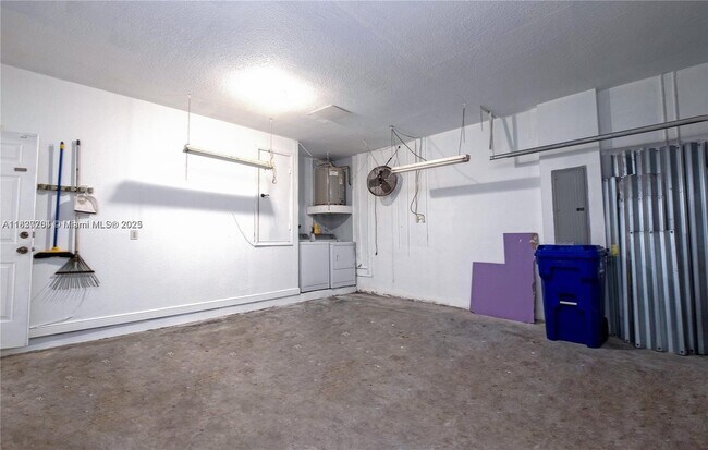 Building Photo - 4949 SW 134th Ave