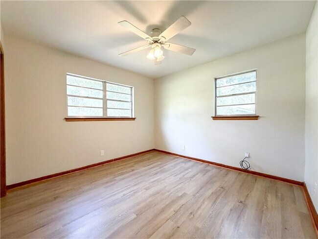 Building Photo - 1254 Lake Cir Dr W