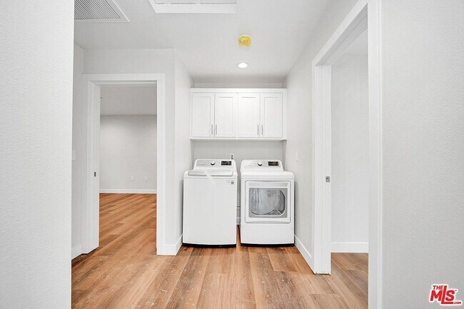 Building Photo - Saticoy Villas