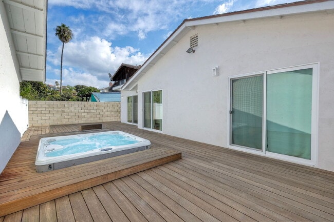 Building Photo - "Charming Coastal Retreat: 3-Bedroom Sanctuary on Agate Street, San Diego"