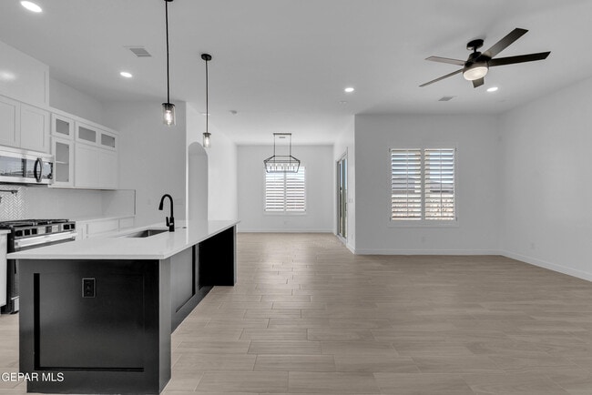 Building Photo - 15148 Destination