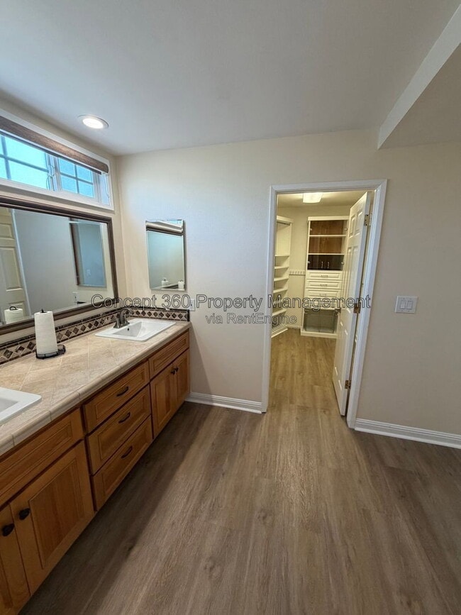 Building Photo - 237 Novara Dr