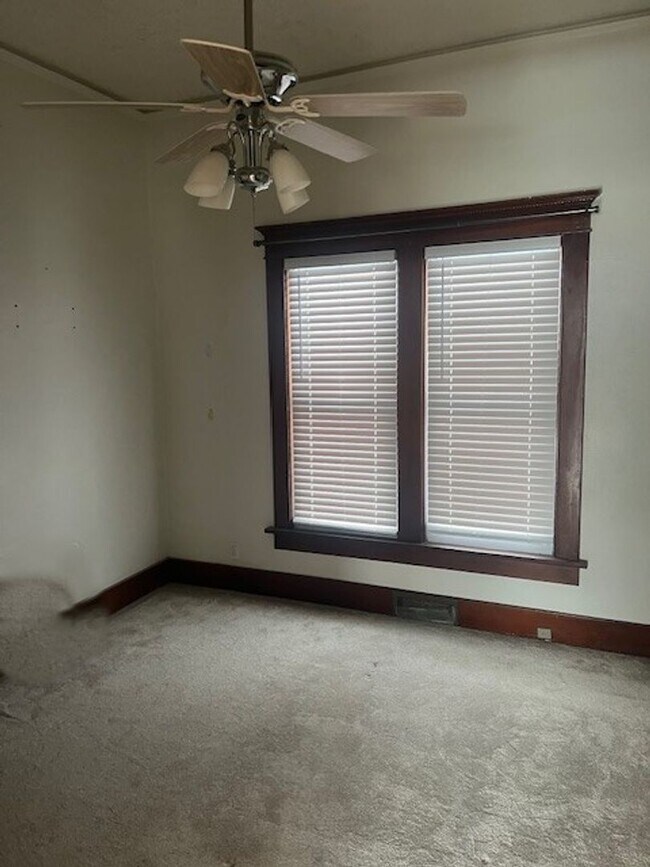 Building Photo - Renovated Bungalow