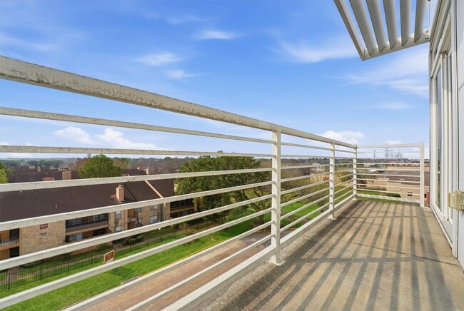 Building Photo - 6955 Turtlewood Dr