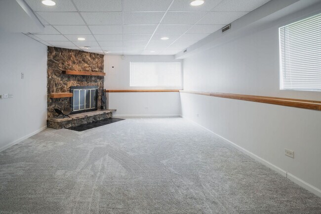Building Photo - 4320 Bayview Dr