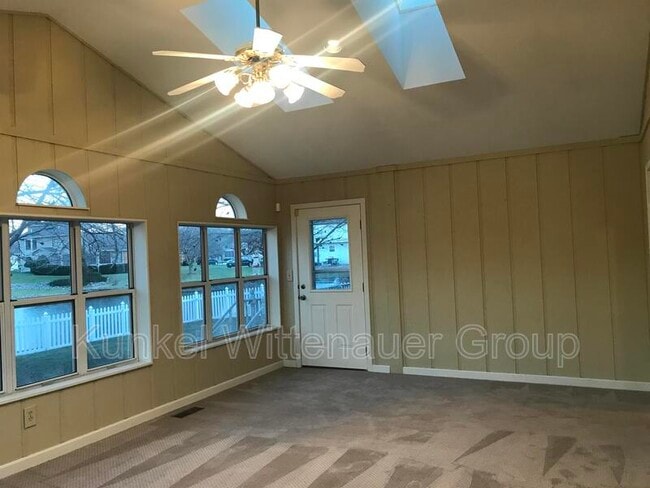 Building Photo - 225 Archview Dr