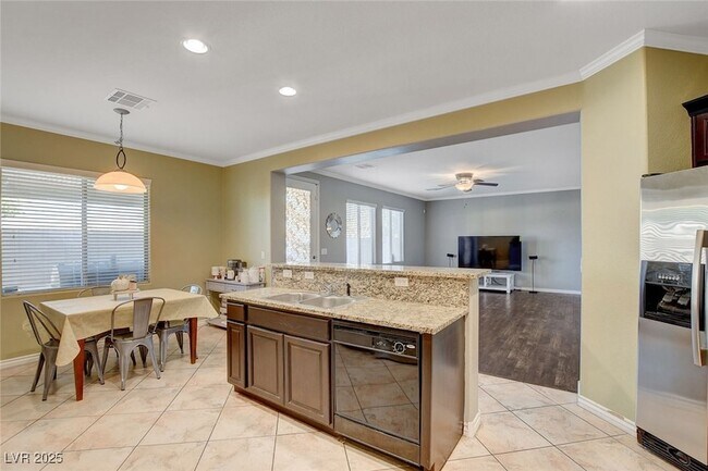 Building Photo - 44 Delighted Ave