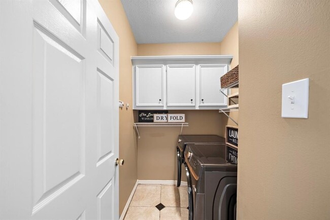 Building Photo - 13002 Golden Rainbow Dr