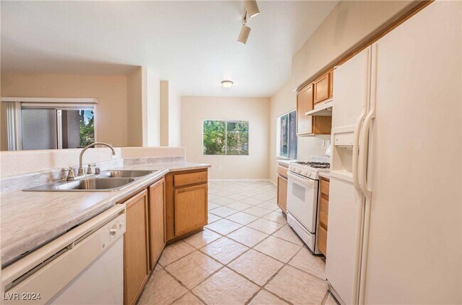 Building Photo - 1050 E Cactus Ave
