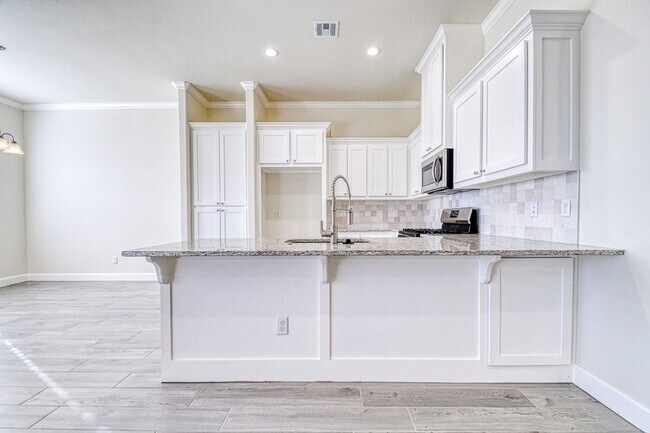 Building Photo - 3112 Pebble Pond Dr