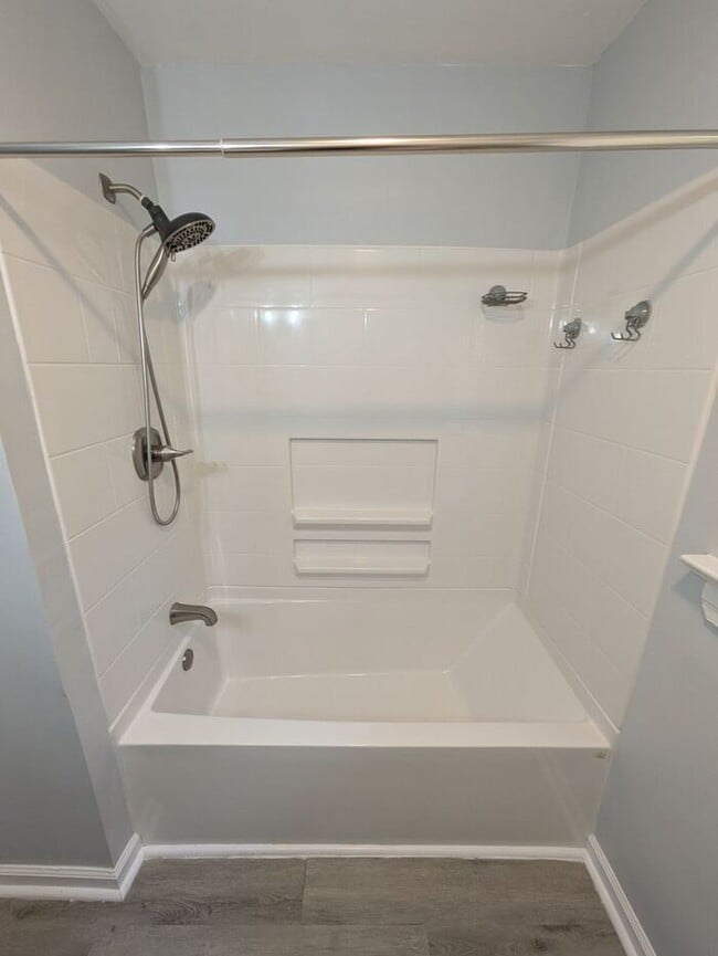 Building Photo - 2BD/1BA Duplex in Hickory