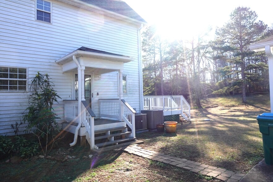 Side Entry into Kitchen Area - 1333 Holliday Dr