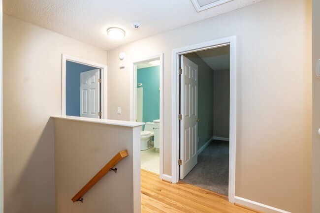 Building Photo - 8 Woodcliff Cir