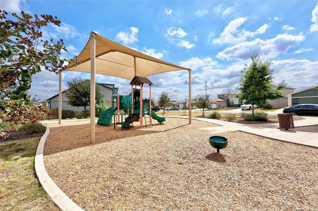 Building Photo - 3204 Egan Dr