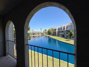 Building Photo - 2524 S El Paradiso