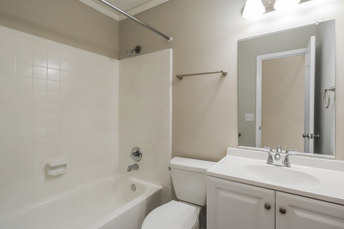 Building Photo - 2386 Dundee Ct E