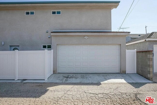 Building Photo - 6817 Bertrand Ave